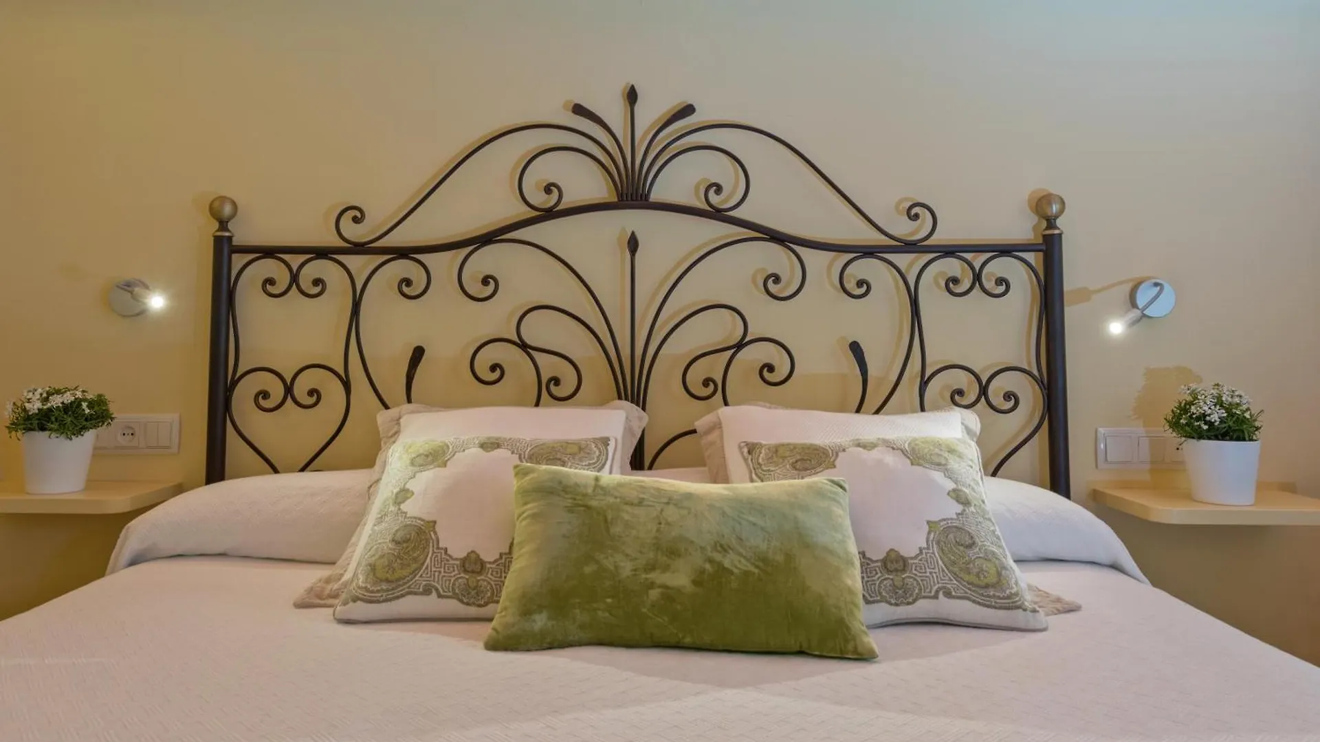 Hotel Cal Sastre Santa Pau