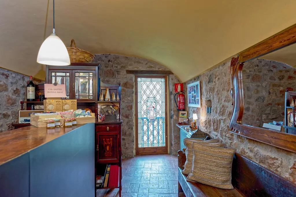 Hotel Cal Sastre Santa Pau 4*,